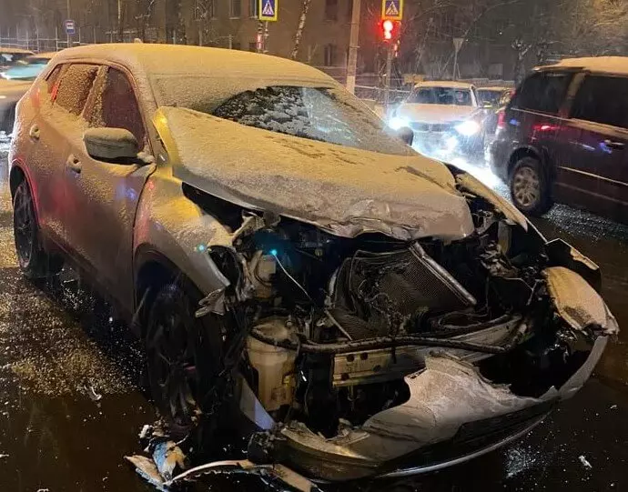 Повреждения автомобиля клиента. Фото с места ДТП Возмещение ущерба при ДТП